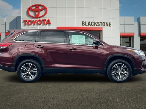 Certified 2019 Toyota Highlander Plus FWD image 2