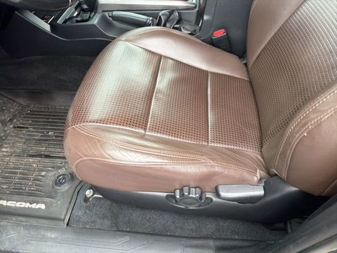 Used 2018 Toyota Tacoma Limited image 20