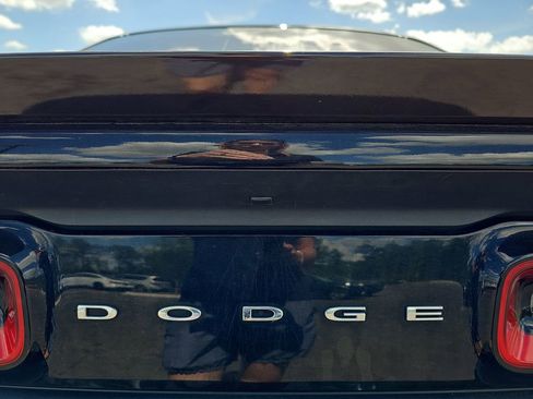 Used 2016 Dodge Challenger R/T RWD image 17