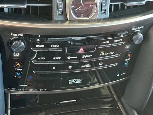 Used 2016 Lexus LX 570 4WD w/ Luxury Package image 27