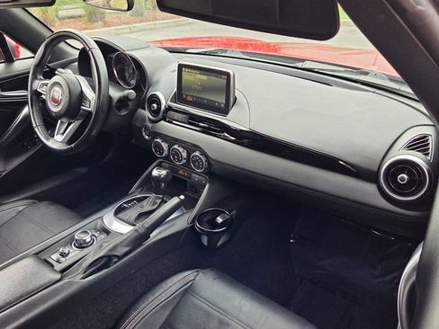 Used 2017 FIAT 124 Spider Lusso RWD image 15