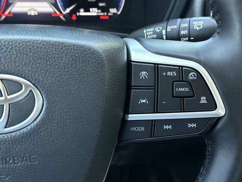 Used 2025 Toyota Grand Highlander FWD image 25