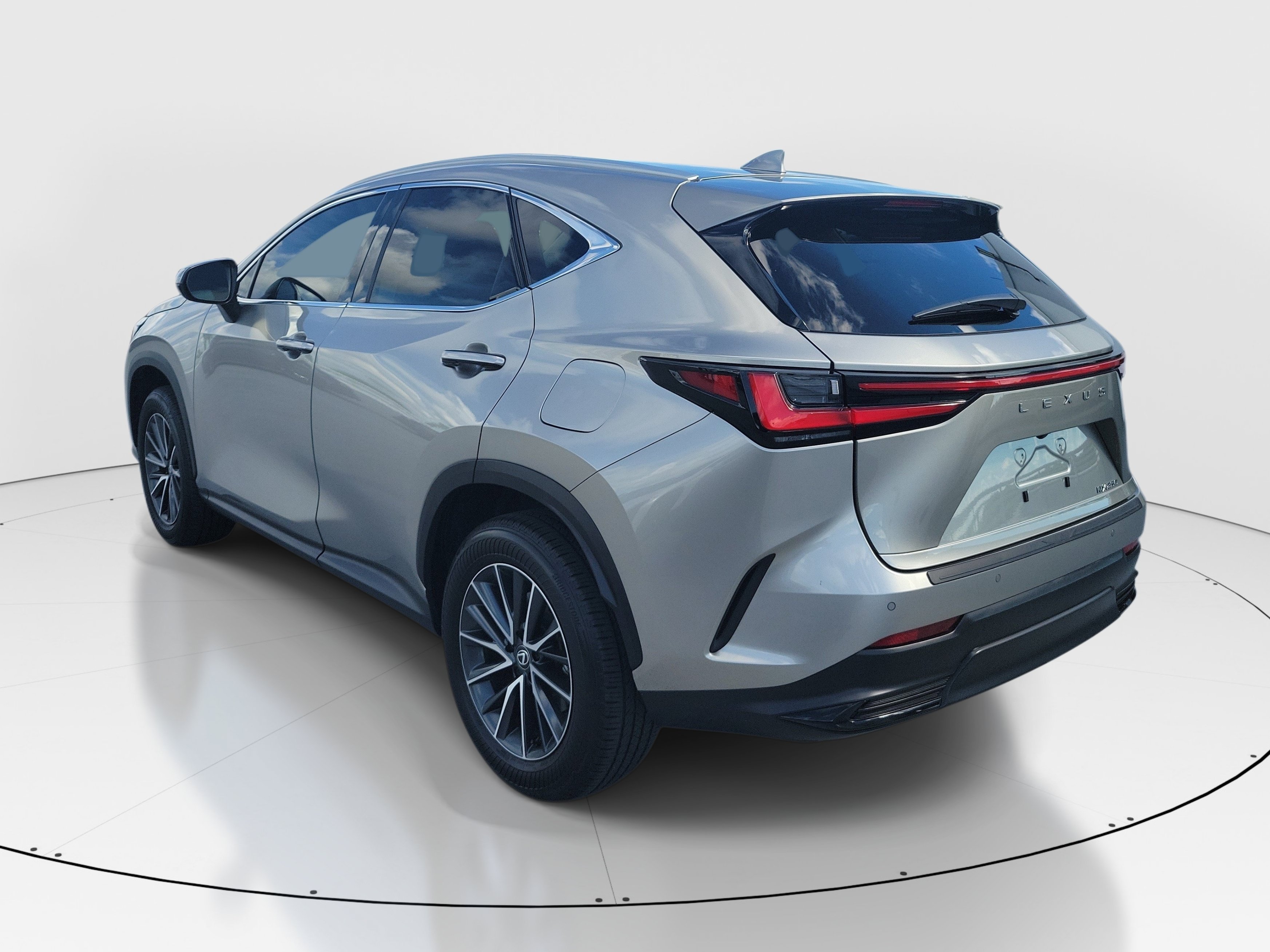Used 2025 Lexus NX 250 FWD w/ Accessory Package (Z2) image 4