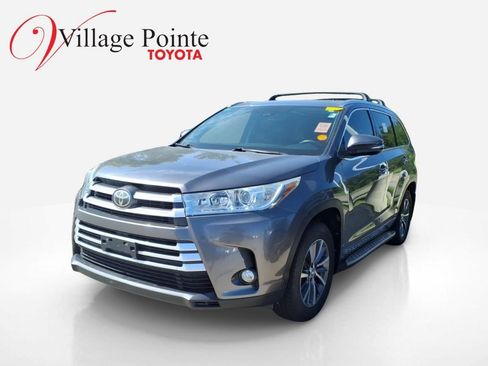 Used 2017 Toyota Highlander XLE FWD image 1