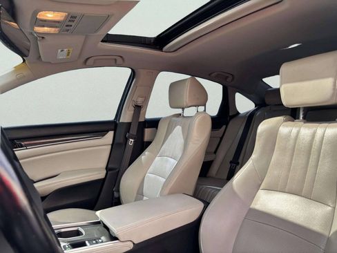 Used 2018 Honda Accord Touring image 14
