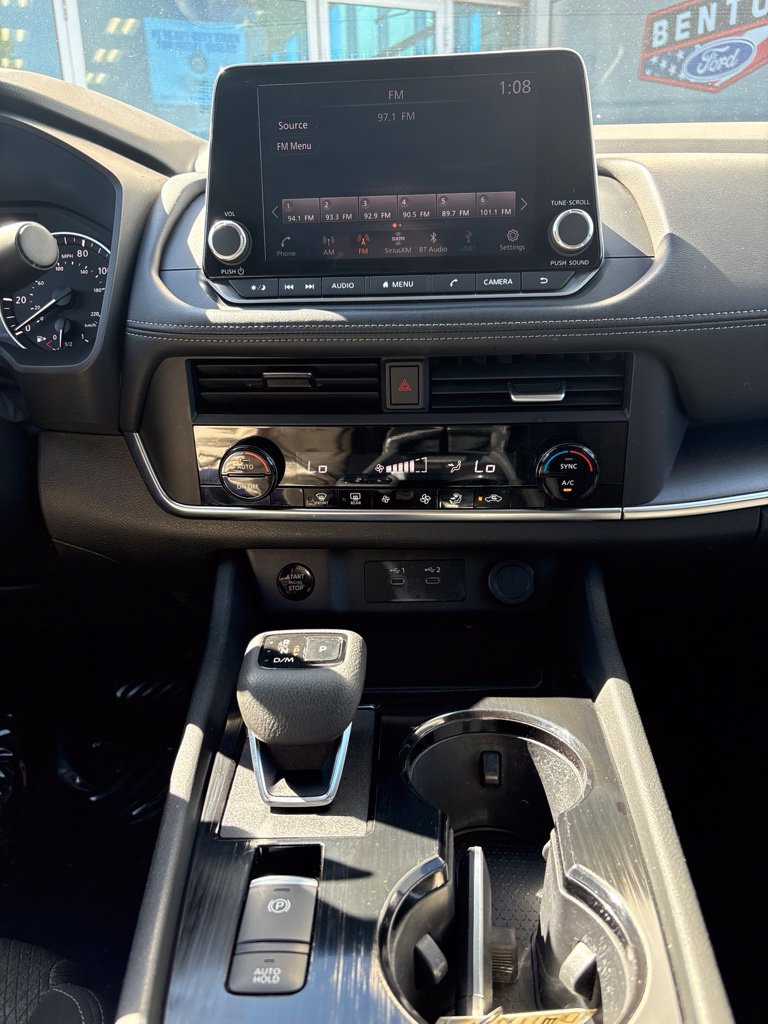Used 2024 Nissan Rogue SV FWD image 17