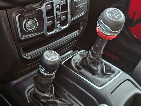 Used 2022 Jeep Wrangler Sport S image 26