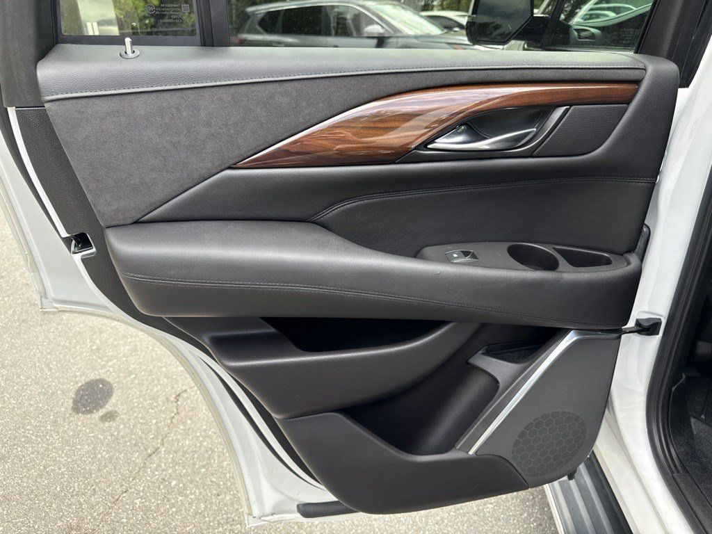 Used 2020 Cadillac Escalade Luxury AWD/4WD image 26