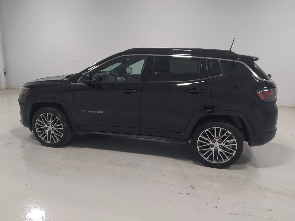 Used 2023 Jeep Compass Limited w/ Elite Group AWD/4WD image 3