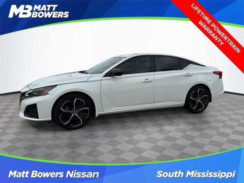 Used 2024 Nissan Altima 2.5 SR image 1