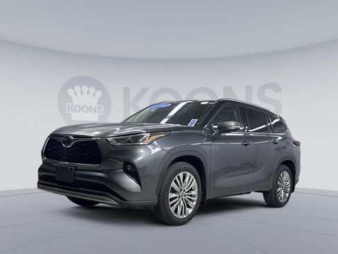 Used 2025 Toyota Highlander Platinum AWD/4WD image 1