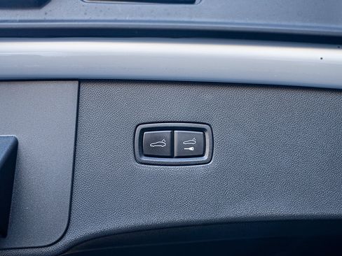Certified 2025 Porsche Cayenne Coupe AWD/4WD image 23