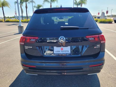 Used 2018 Volkswagen Tiguan SEL w/ R-Line Package AWD/4WD image 5