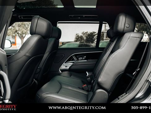 Used 2025 Land Rover Range Rover Long Wheelbase SE AWD/4WD image 33