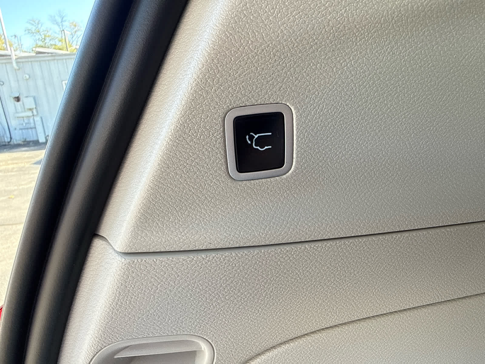 Used 2024 Chrysler Pacifica Limited w/ Uconnect Theater Family Group FWD image 20