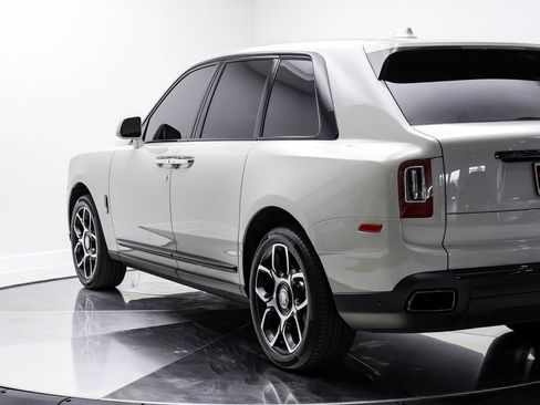 Used 2022 Rolls-Royce Cullinan Black Badge AWD/4WD image 11