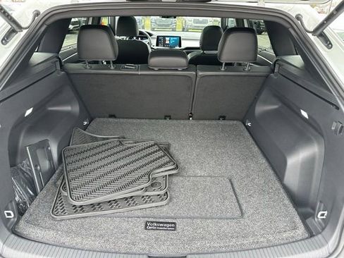 Used 2025 Volkswagen Atlas Cross Sport SE image 29