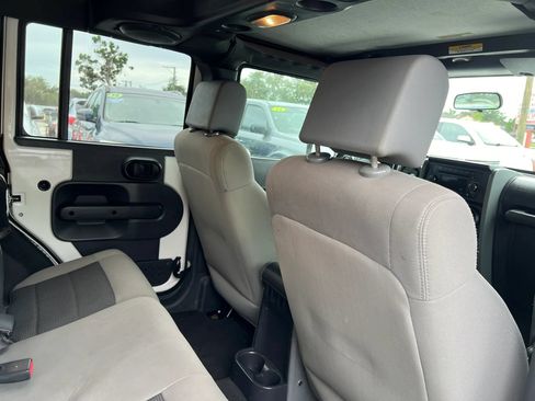 Used 2009 Jeep Wrangler Unlimited X RWD image 16