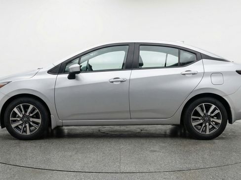 Used 2025 Nissan Versa SV image 5