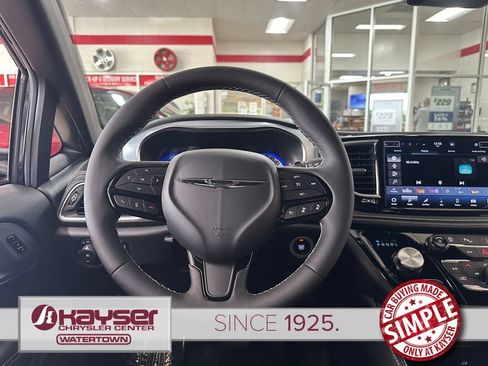 New 2026 Chrysler Pacifica Limited w/ S Appearance Package AWD/4WD image 17