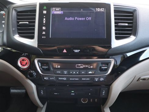 Used 2016 Honda Pilot Touring image 37