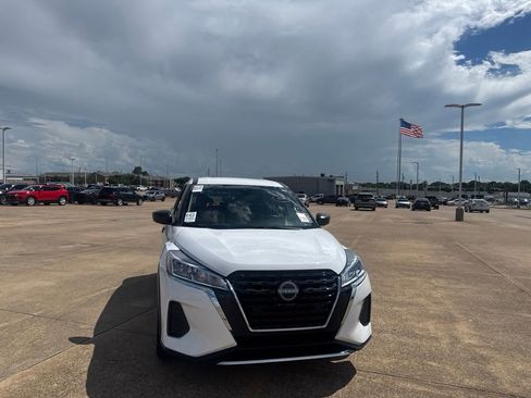 Certified 2024 Nissan Kicks S FWD image 3