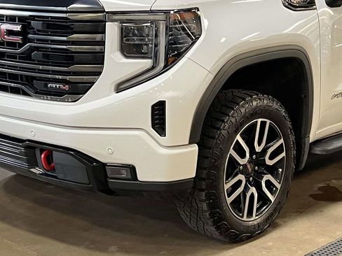 Used 2023 GMC Sierra 1500 AT4 w/ AT4 Preferred Package AWD/4WD image 8