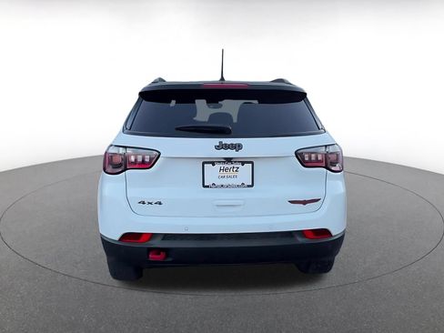 Used 2025 Jeep Compass Trailhawk AWD/4WD image 12
