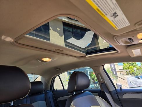 Used 2010 Chevrolet Malibu LTZ image 17