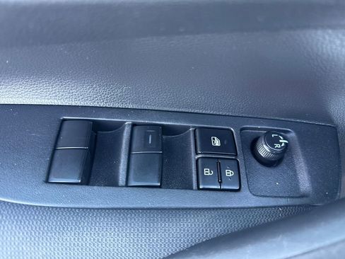 Used 2022 Toyota Corolla LE image 15