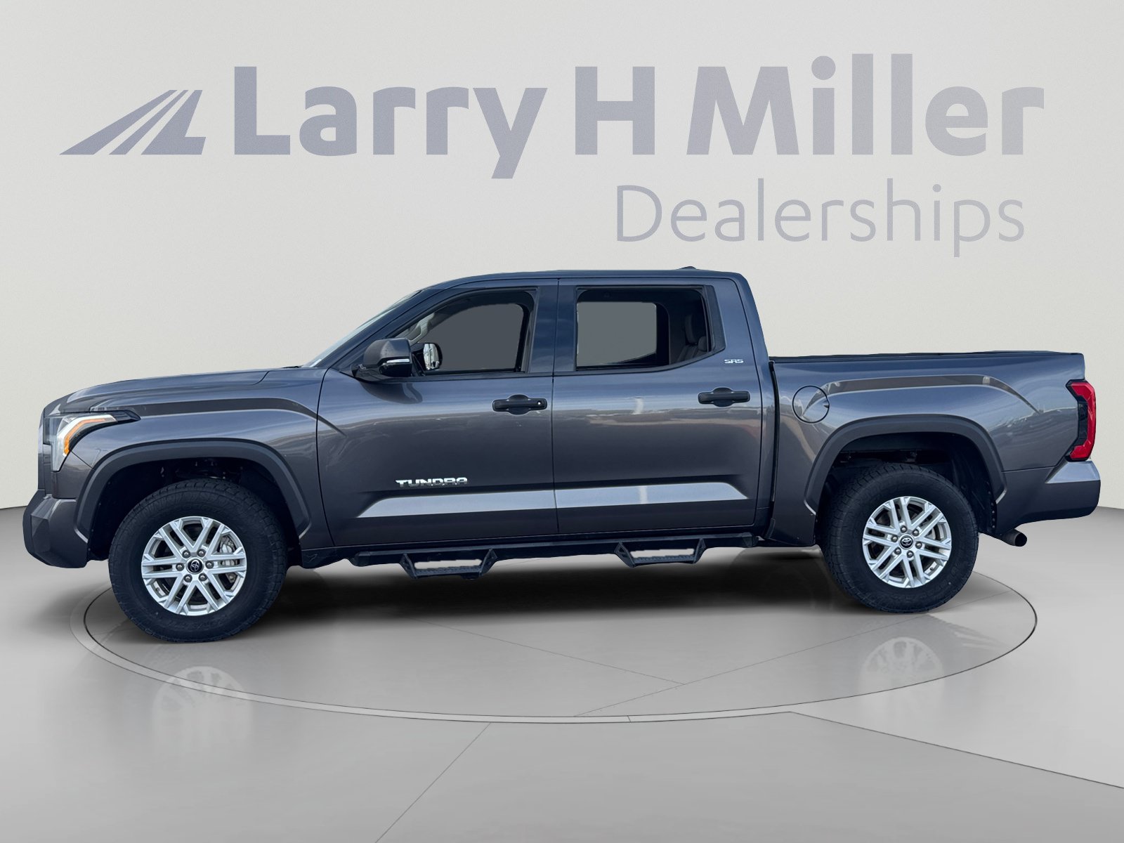 Used 2023 Toyota Tundra SR5 w/ SR5 Convenience Package AWD/4WD image 2
