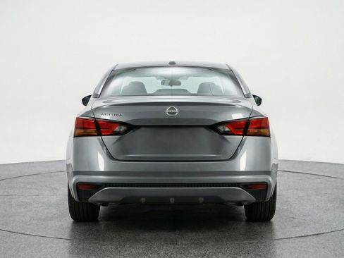 Used 2025 Nissan Altima 2.5 SV FWD image 7