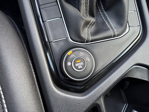 Used 2023 Volkswagen Taos SE w/ Panoramic Sunroof Package image 20