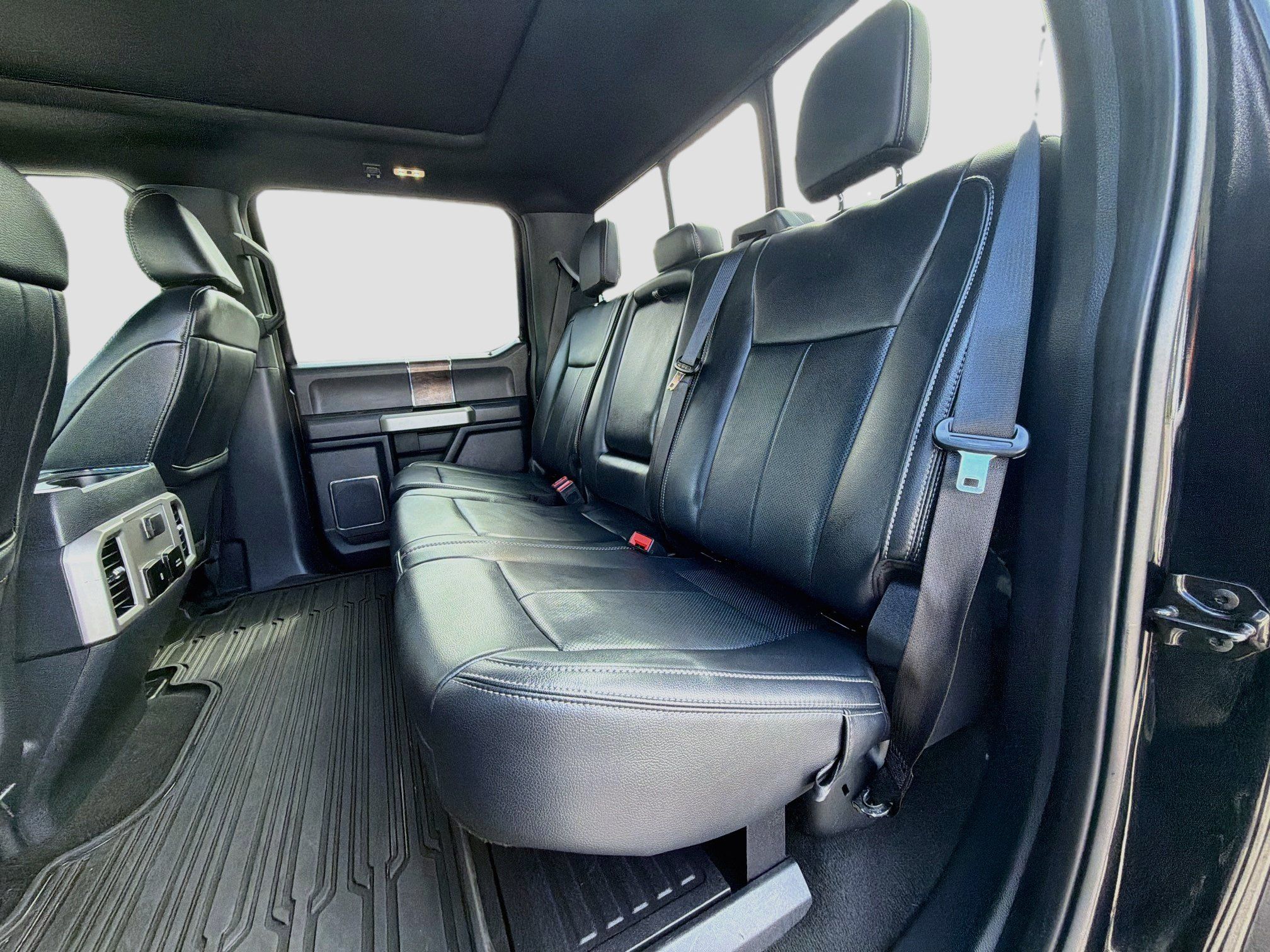 Used 2022 Ford F250 Lariat w/ Lariat Ultimate Package AWD/4WD image 19