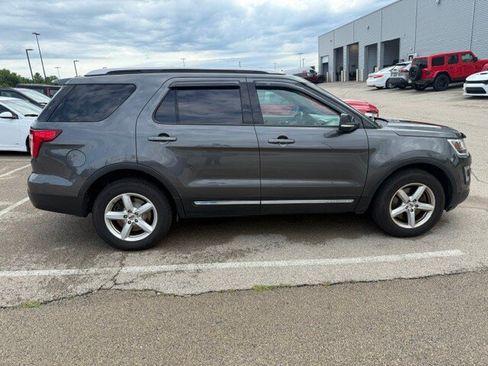 Used 2016 Ford Explorer XLT w/ Equipment Group 202A AWD/4WD image 12