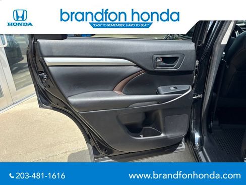Used 2017 Toyota Highlander Plus AWD/4WD image 10