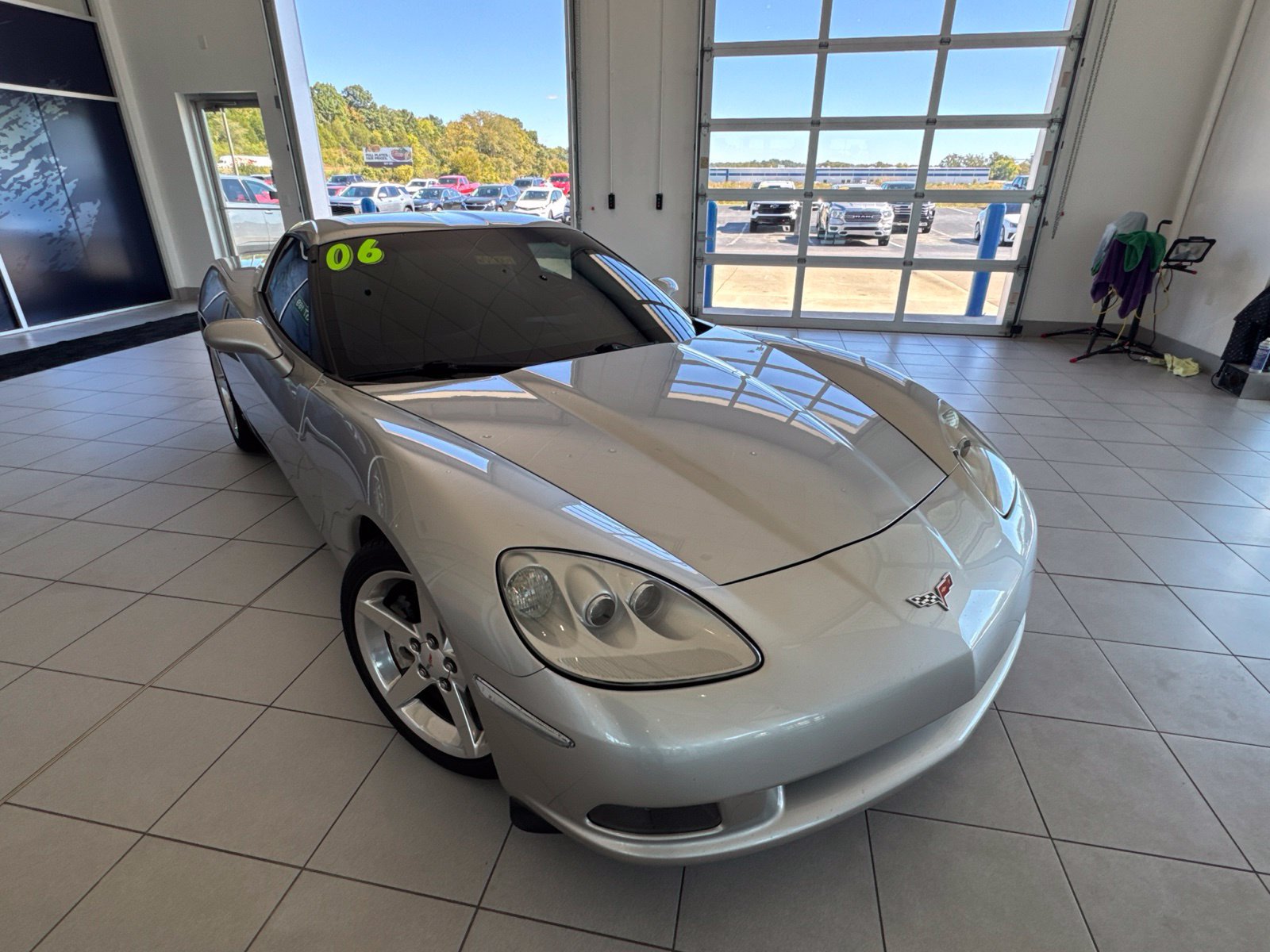 Used 2006 Chevrolet Corvette Coupe w/ Preferred Equipment Group RWD image 3