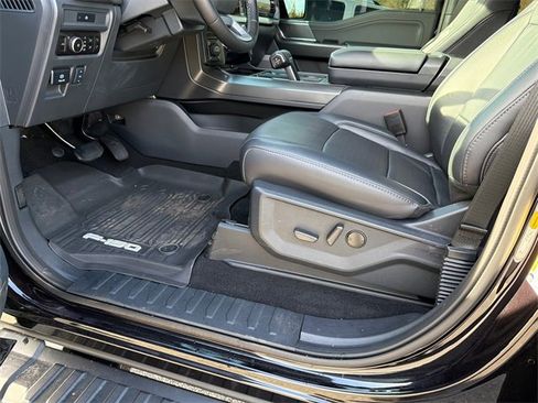 Used 2025 Ford F150 Lariat w/ Equipment Group 501A Mid image 9