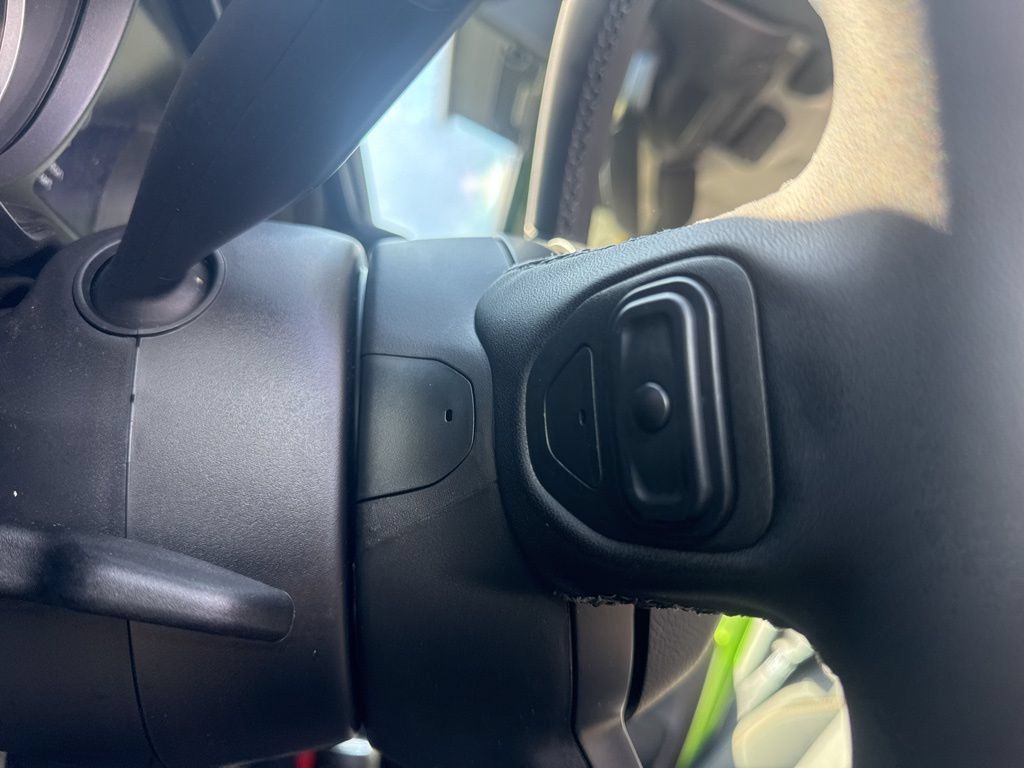 Used 2025 Jeep Gladiator Sport AWD/4WD image 30