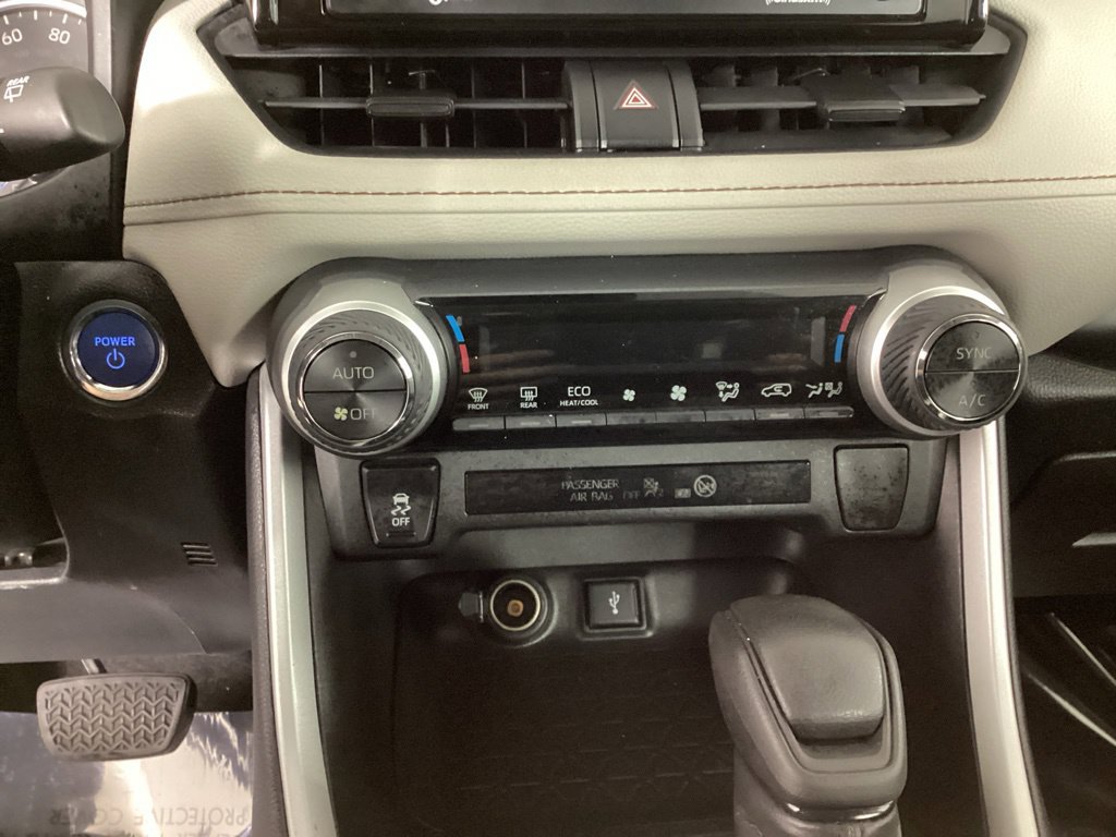 Used 2021 Toyota RAV4 XLE AWD/4WD image 19
