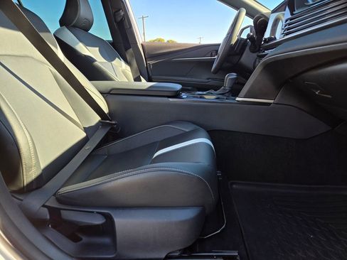 Used 2025 Toyota Camry SE image 15