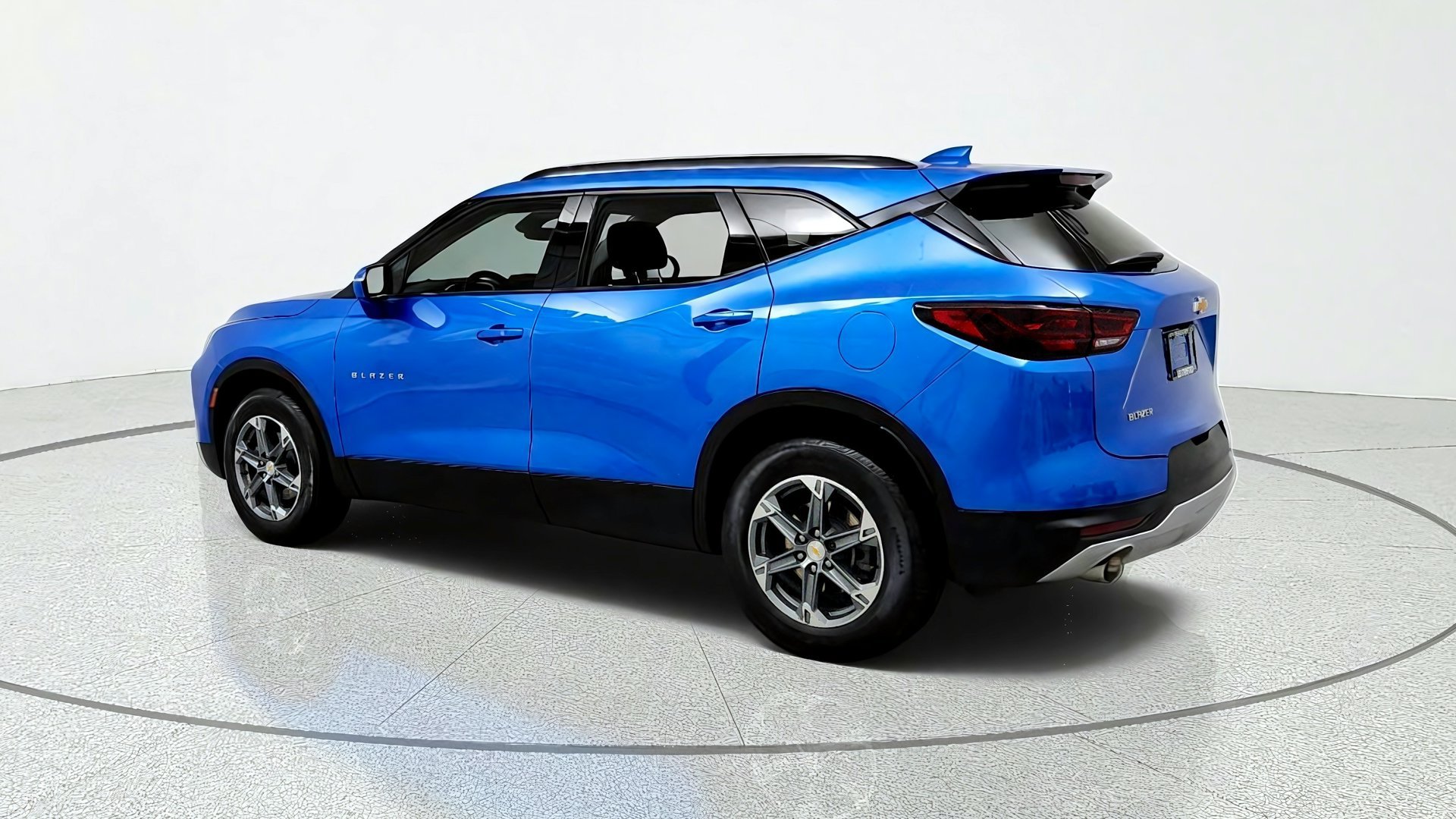Used 2024 Chevrolet Blazer LT w/ Sound & Technology Package FWD image 3