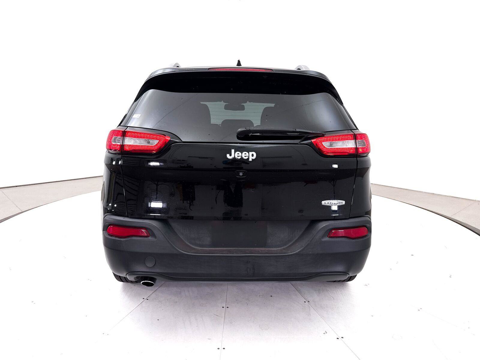 Used 2017 Jeep Cherokee Latitude w/ Comfort & Sound Group FWD image 9