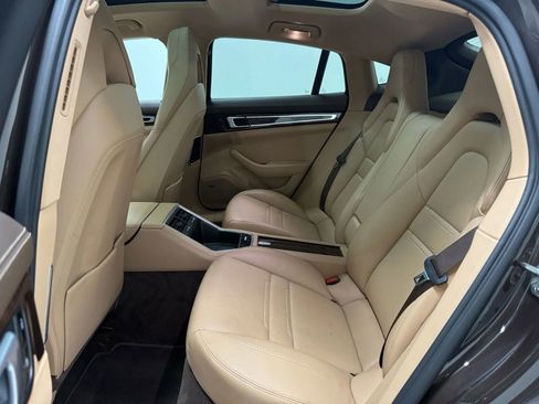 Used 2020 Porsche Panamera image 17