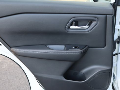Used 2024 Nissan Rogue SV AWD/4WD image 15