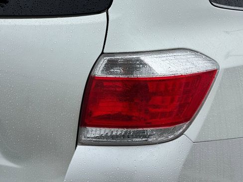 Used 2012 Toyota Highlander SE image 26