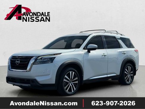 Used 2025 Nissan Pathfinder Platinum w/ Cargo Package FWD image 1