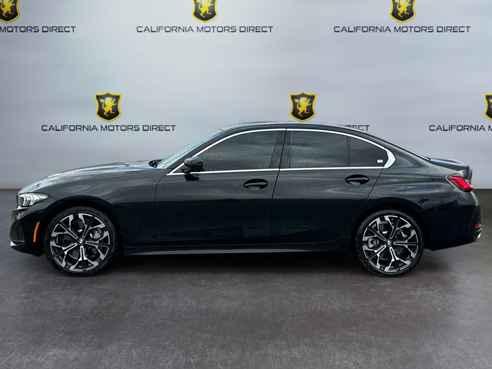Used 2025 BMW 330i Sedan RWD image 2