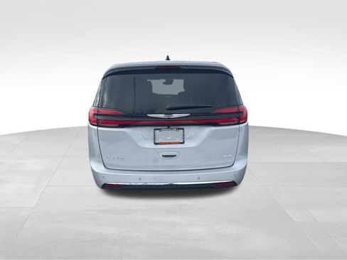 New 2026 Chrysler Pacifica Select AWD/4WD image 4