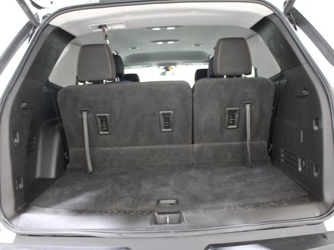 Used 2021 Chevrolet Traverse LT FWD image 24